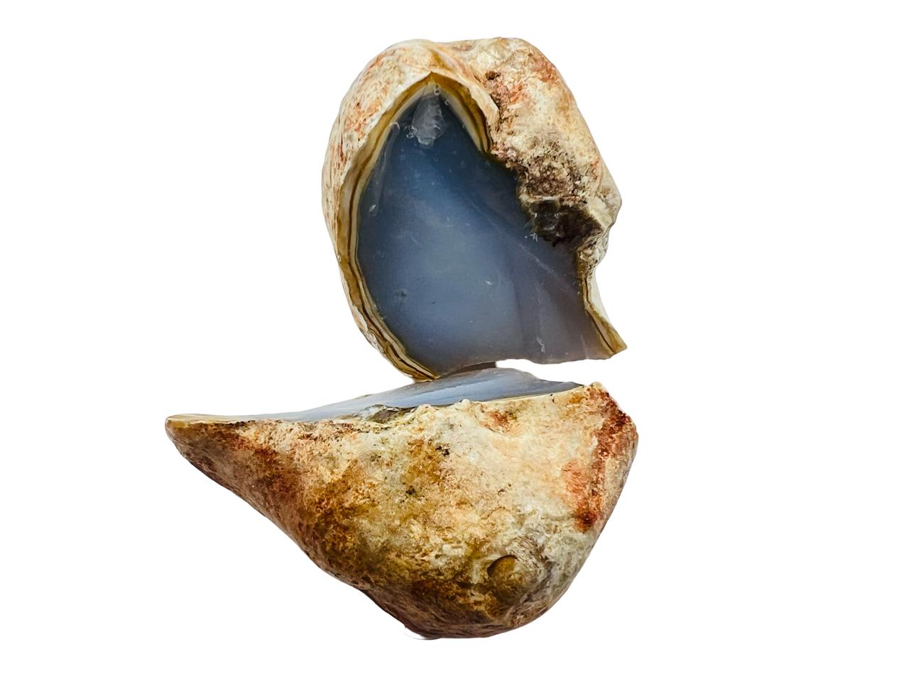 العقيق الكالسيدوني الأزرق